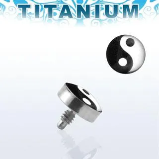 🦚 Piercing Microdermal 4mm-Aufsatz aus Titan mit Motiv Yin-Yang